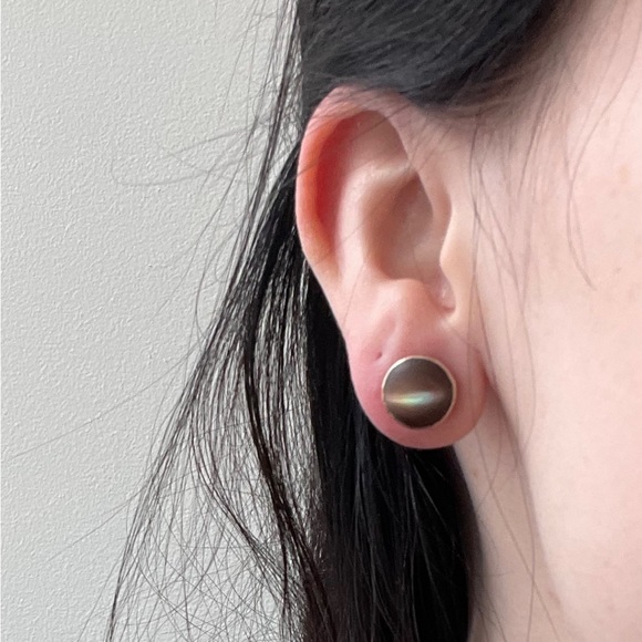 Antique Cat’s Eye Operculum 14k Screwback Earrings - Picture 5 of 6